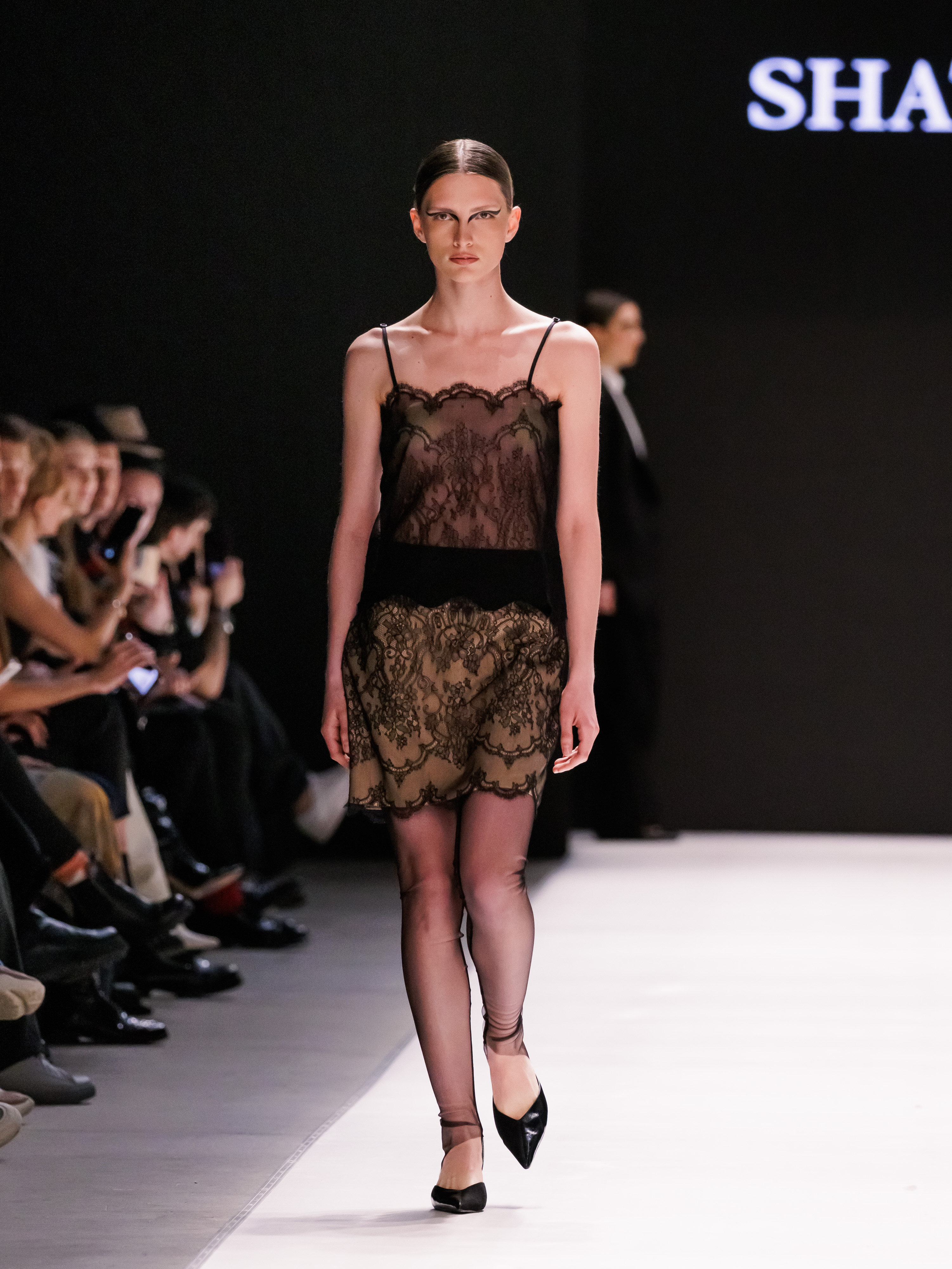 Moscow Fashion Week beauty trends - graphic wings