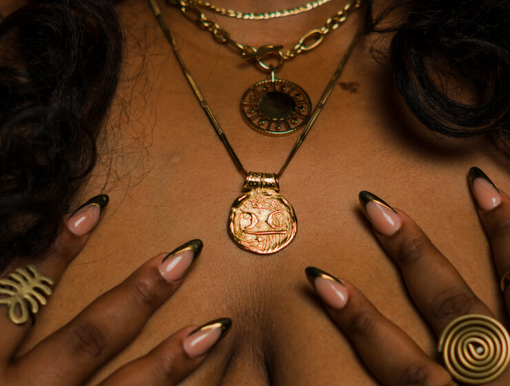 Denise's jewellery detail via @m.akinjobi