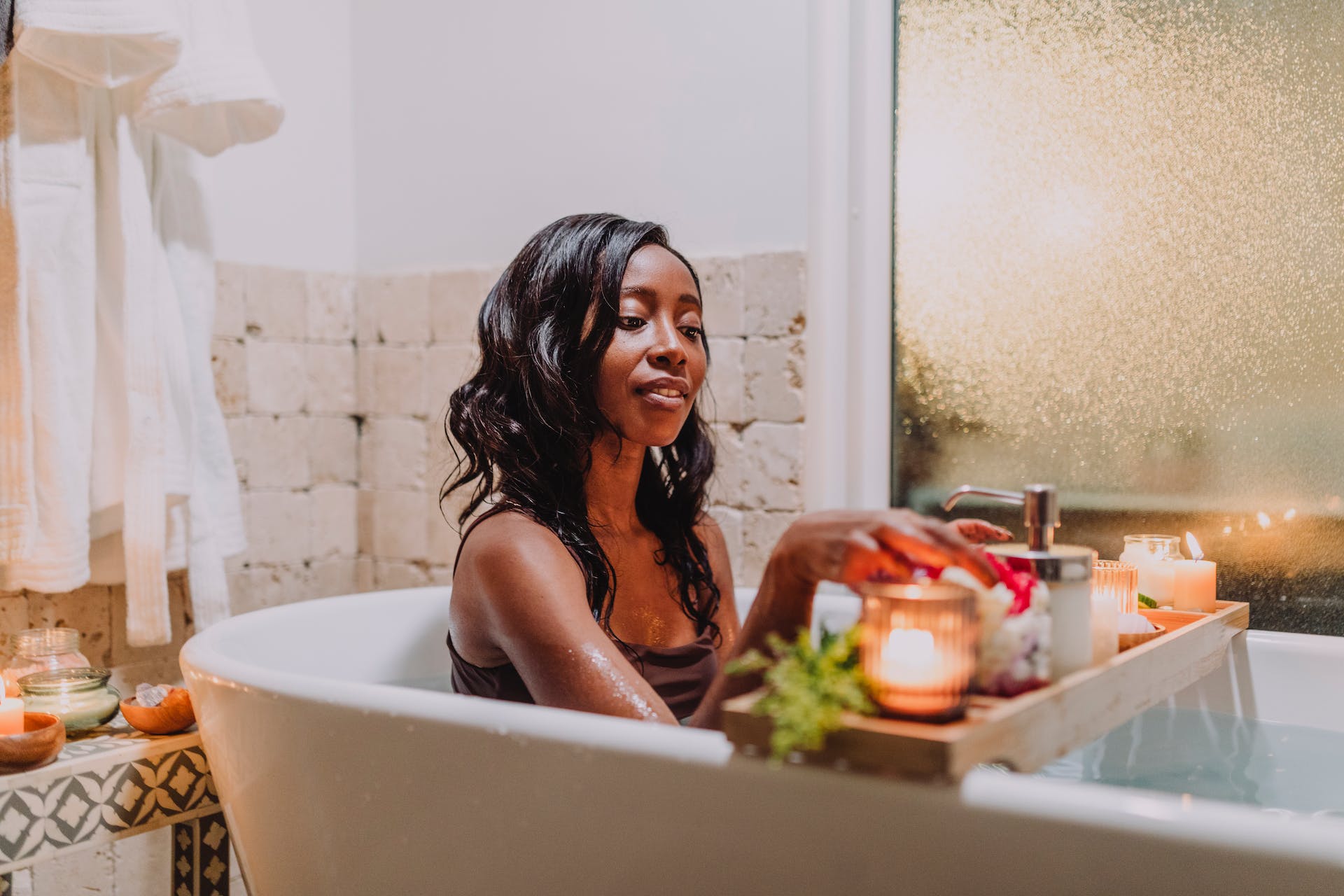 Romanticise your bath time with a soothing bubble bath - Marie