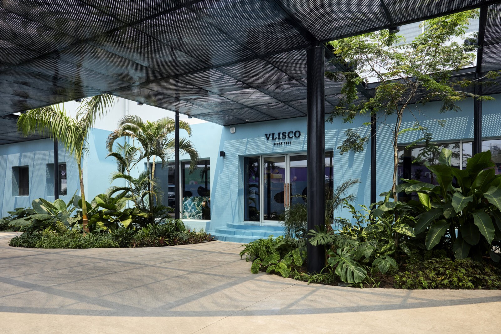 The front of Vlisco 30 Juin via Vlisco