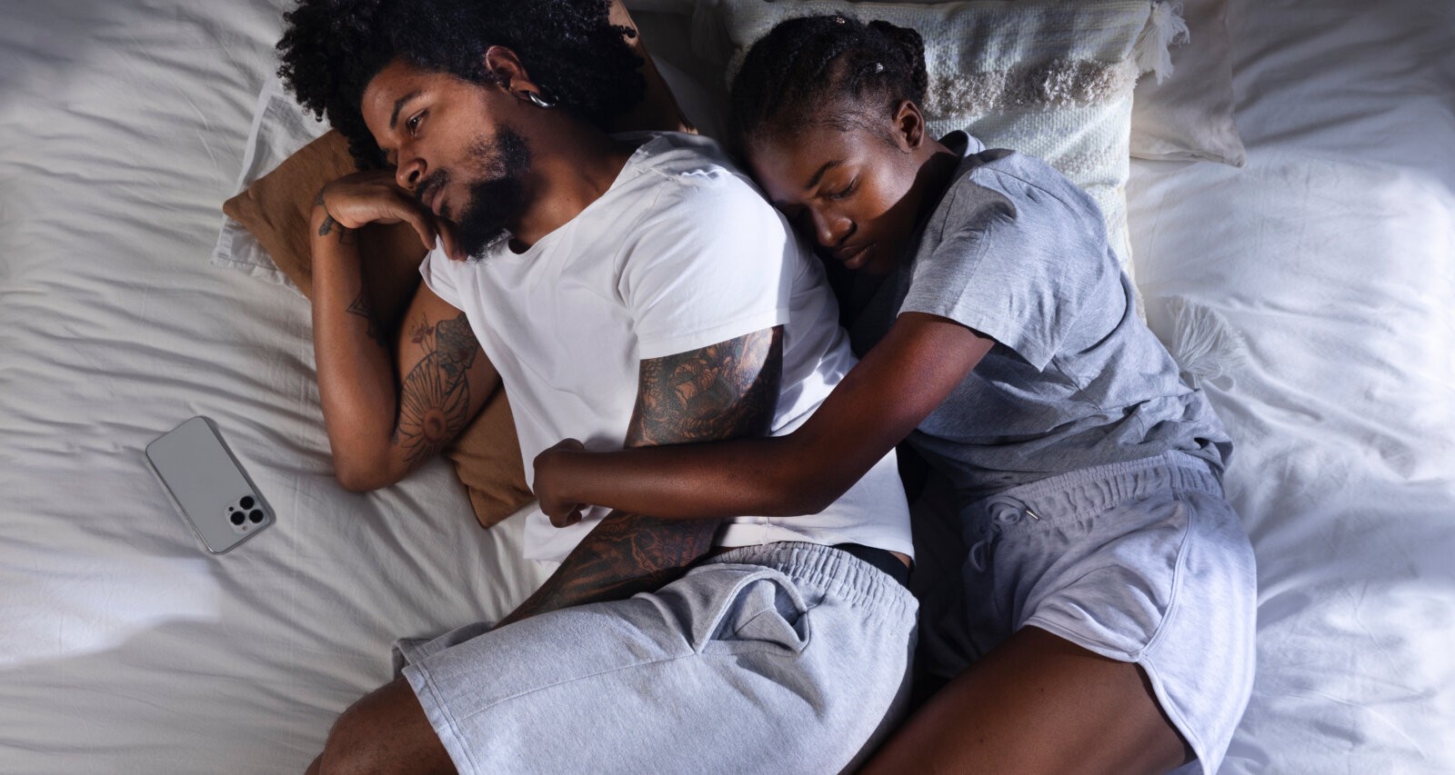 brain during sex: A couple cuddling via Freepik